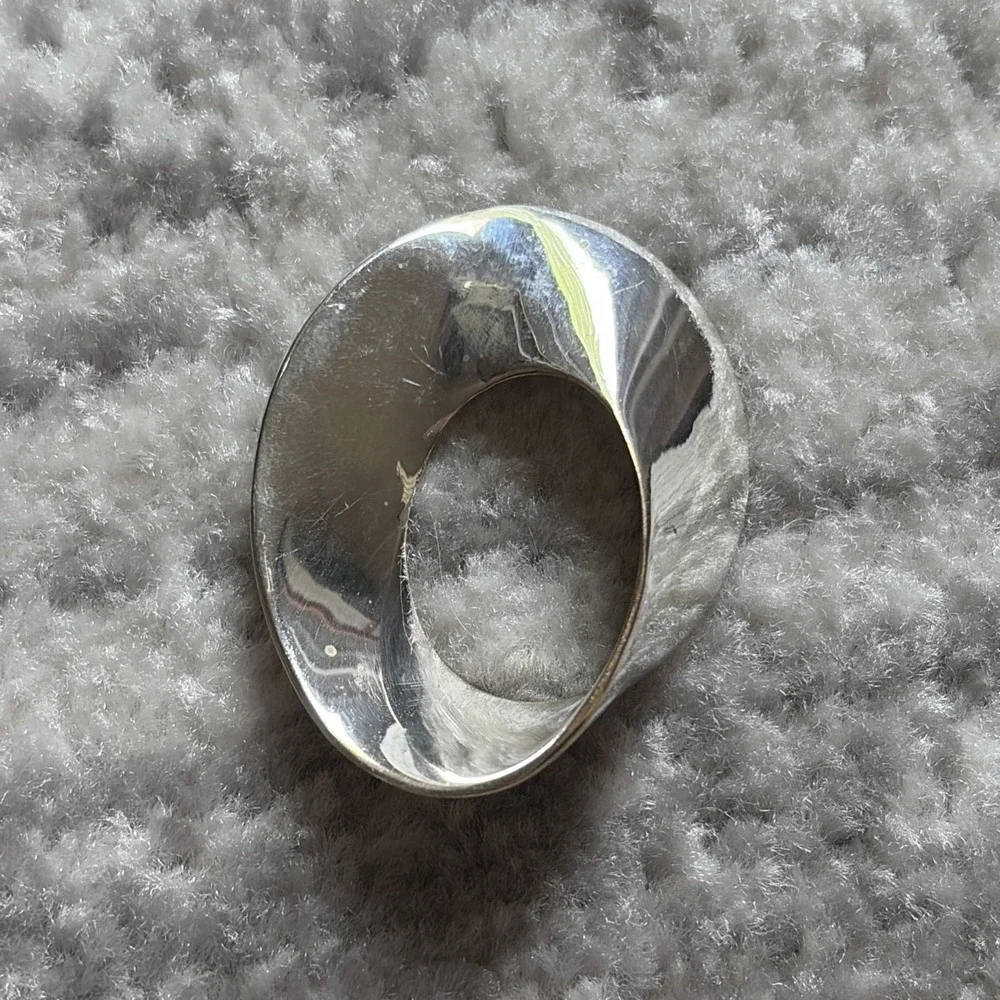 Sculptural Oval Napkin Ring Holder Set‎ of 12 Silver tone